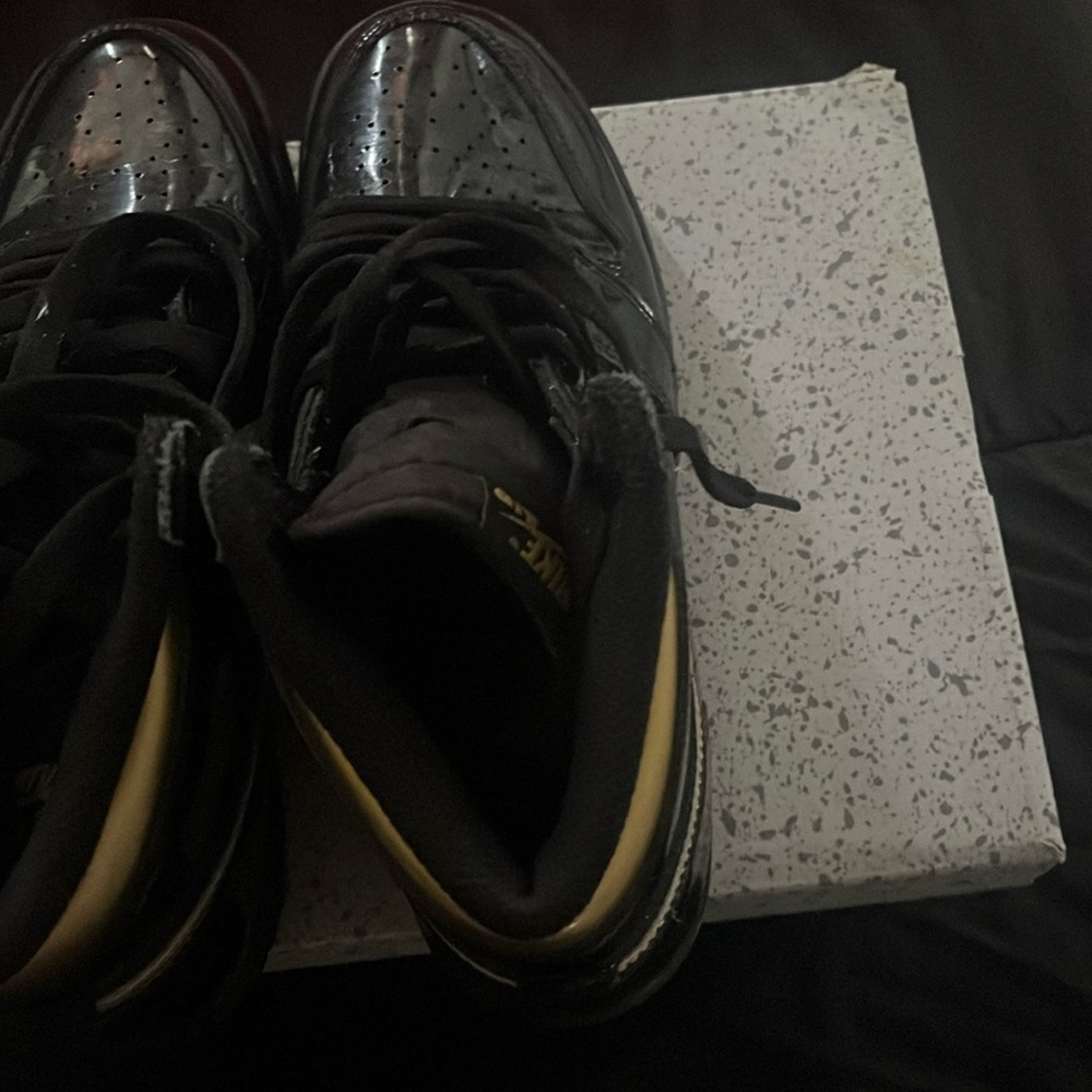 Jordan 1 retro high black metallic gold (2020)